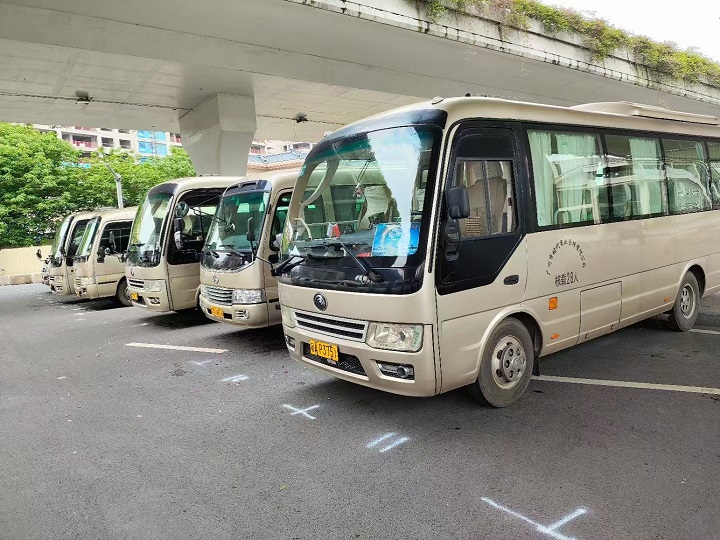 龙舟水季带司机租车出行