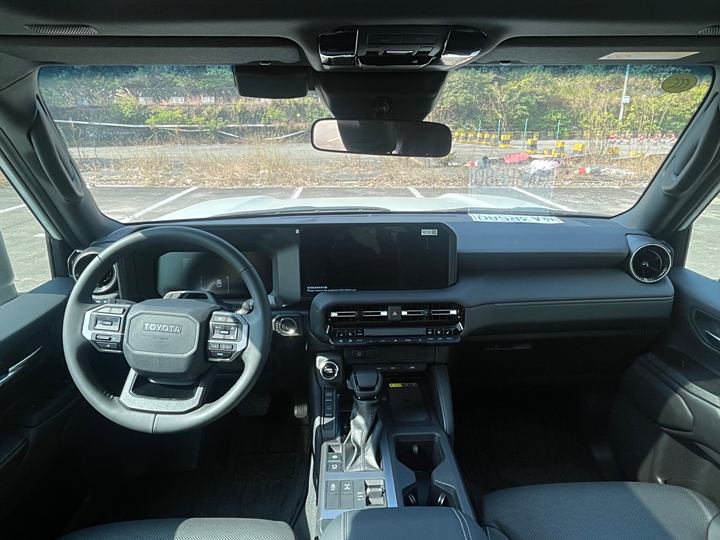 丰田霸道租车,越野车租车的图片展示